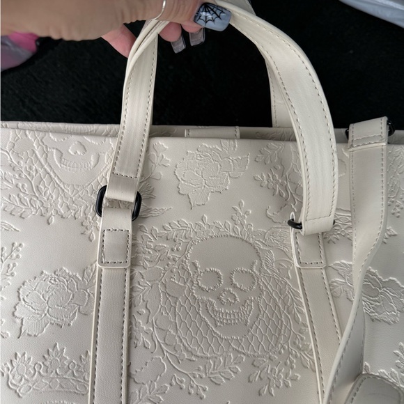 Betsey Johnson cream Halloween embossed Skull tote w Skull Keychain 2024 - Picture 6 of 14